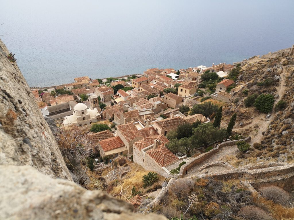 Defr byzantinische Ort Monemvasia in der mit den Shutzwänden geschutzten Festung auf Peloponnes